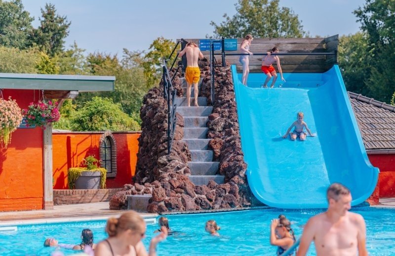 Zwembad glijbaan kindercamping